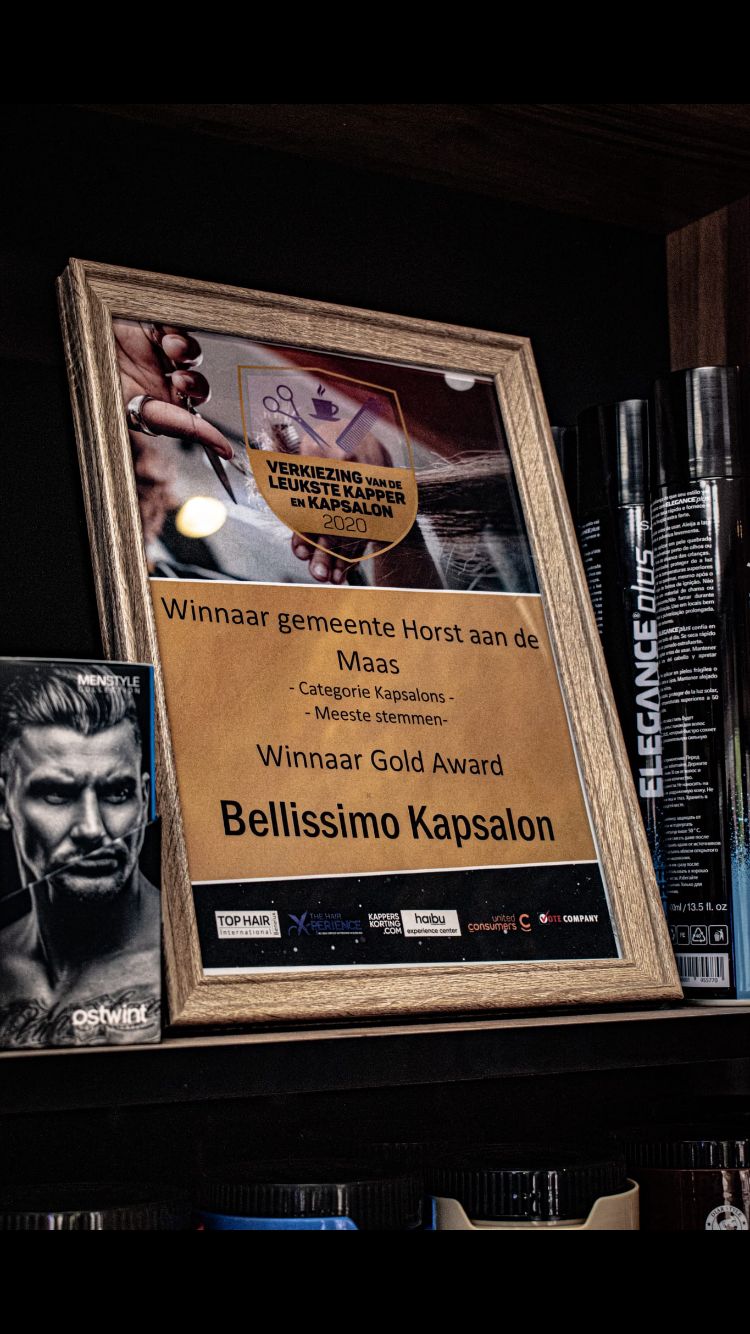 De ingelijste oorkonde van de Gold Award 2020 in de zaak